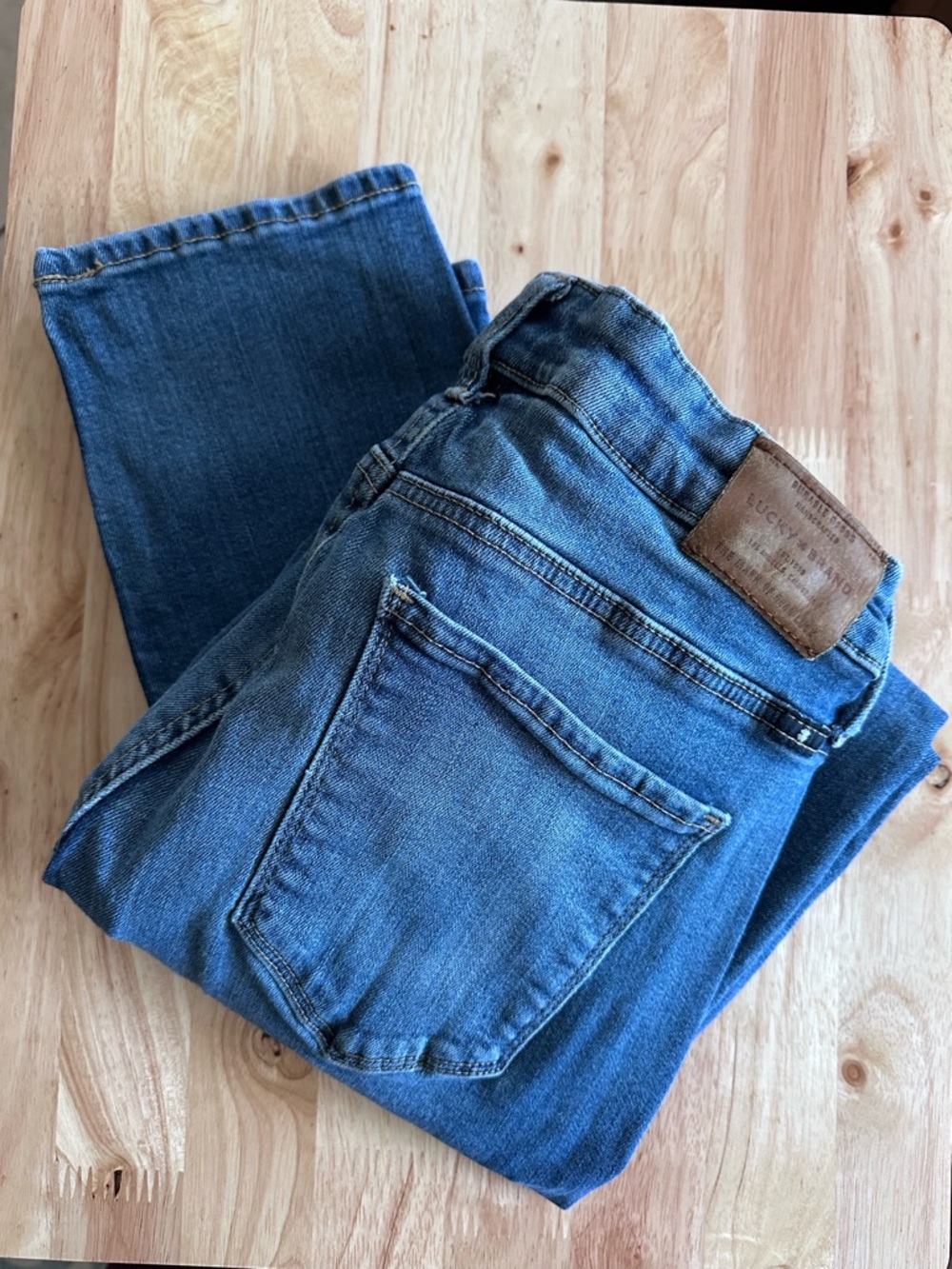 💕HP💕Lucky Brand 🍀 Blue Denim Jeans - Classic Straight Fit